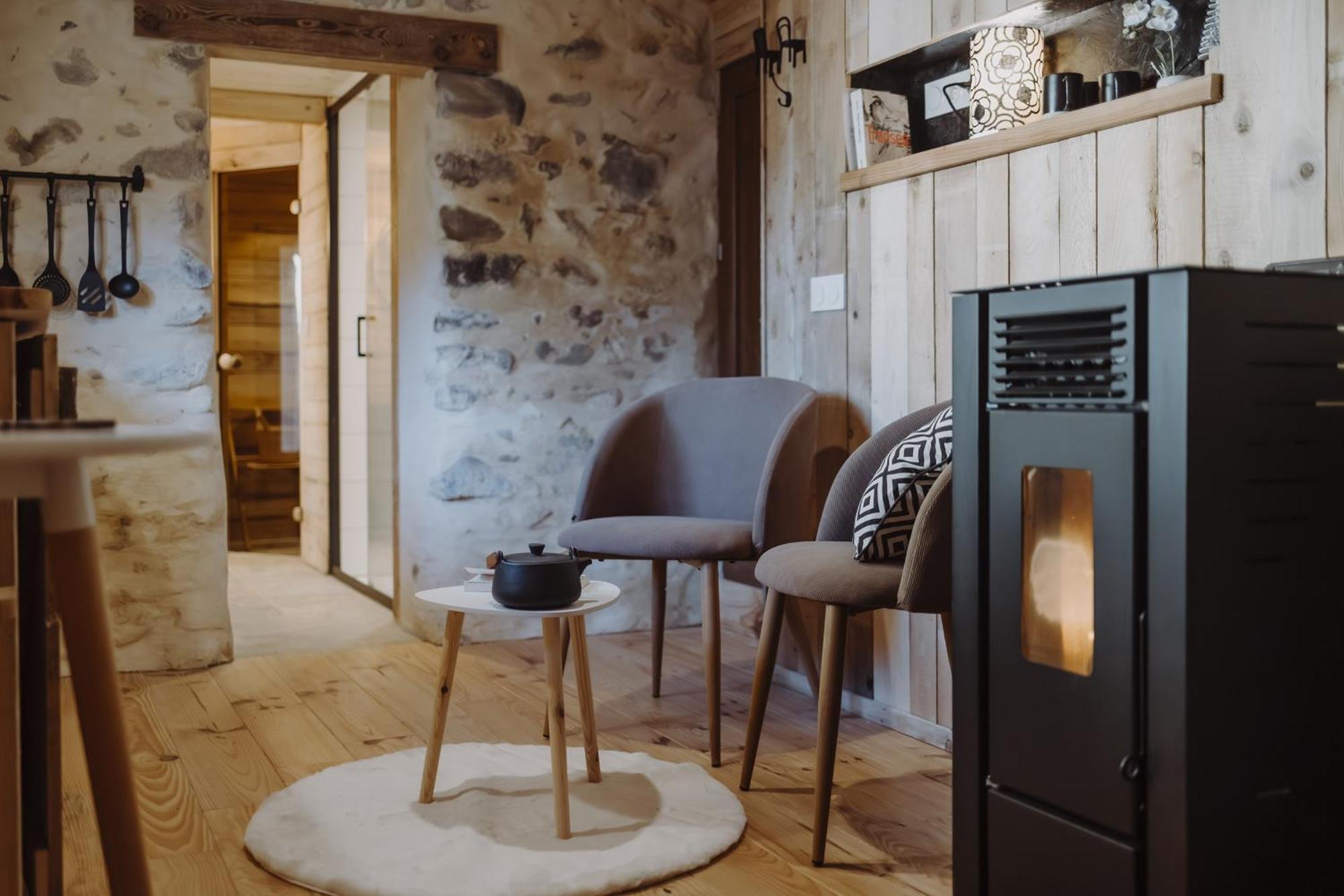 Les Cabanes Du Dauphine Et Logis A La Ferme Gap Room photo